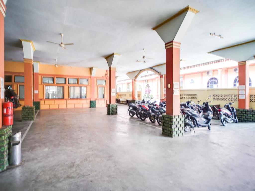 Oyo 1140 Hotel Tresya Tanjung Balai Tanjungbalai Eksteriør billede